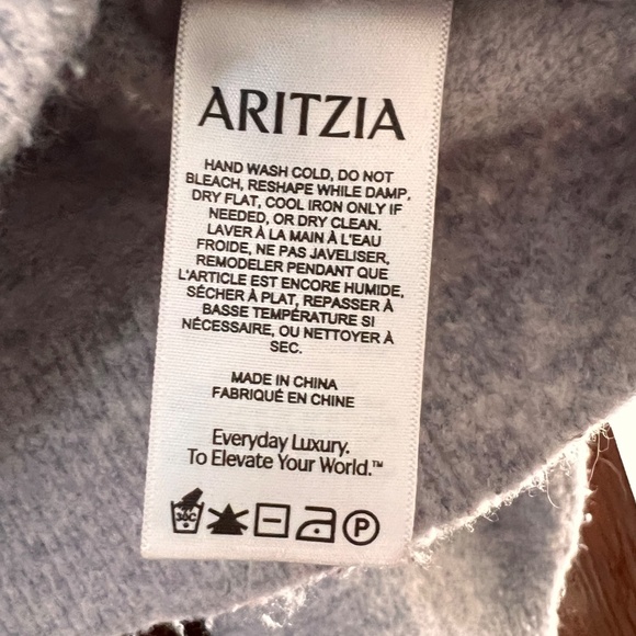 Aritzia TNA Light Grey Sweater Size Medium Good Condition - Picture 4 of 5